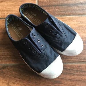 Toms little boy sneaker slip on 1.5